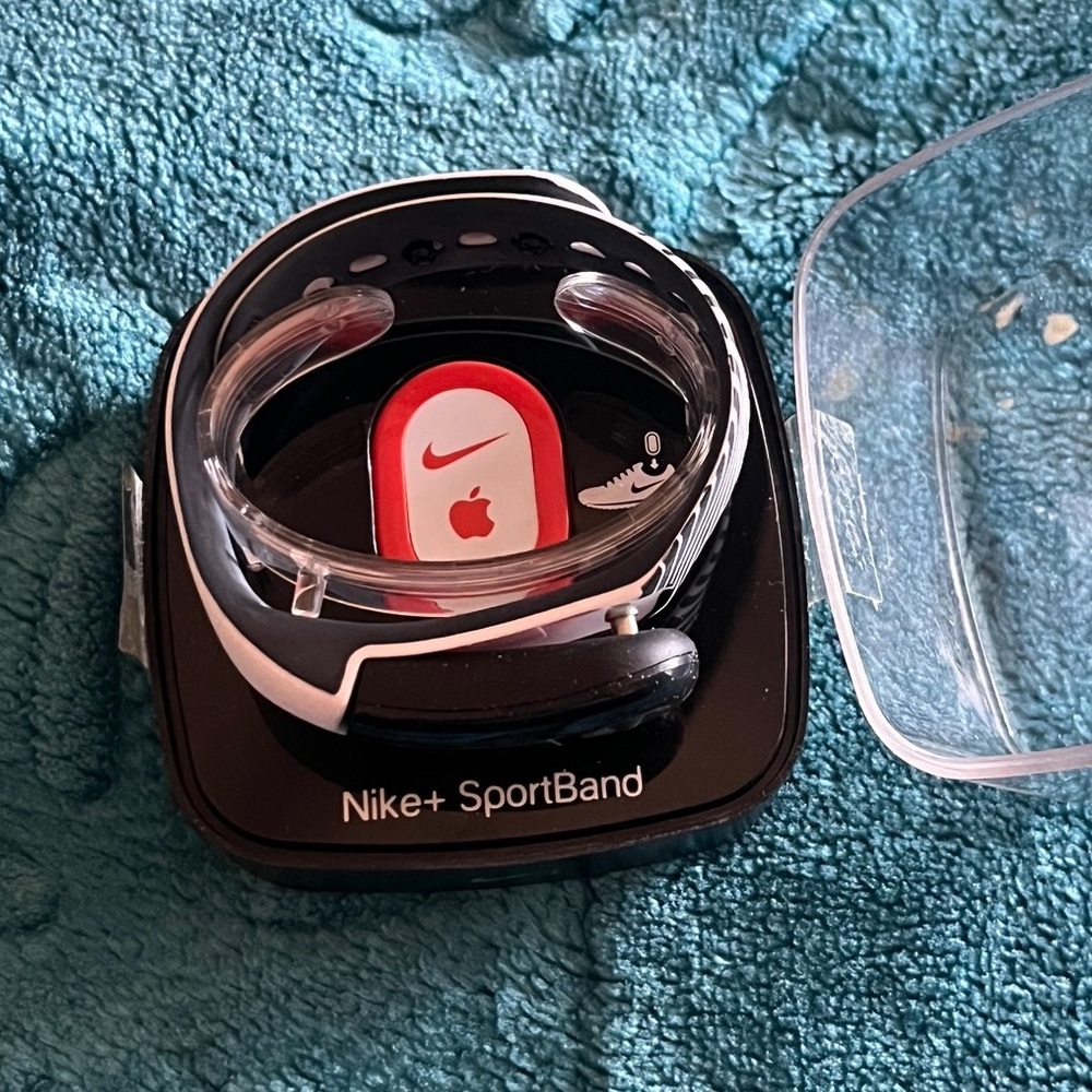 NWT Nike Sports Band